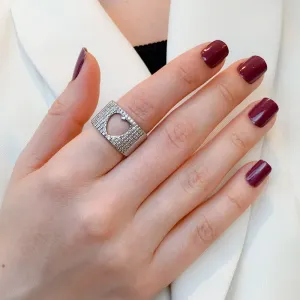 ANEL GROSSO CORAÇÃO VAZADO COM ZIRCONIA