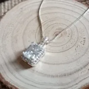 COLAR QUADRADO CRISTAL CRAVEJADO