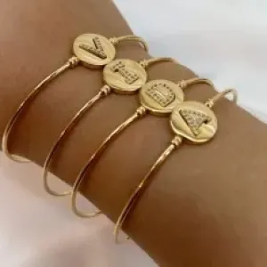 BRACELETE COM LETRA CRAVEJADO