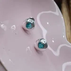 BRINCO BOLA COM CORAÇÃO ESMERALDA