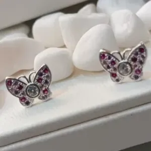 BRINCO DE BORBOLETA CRAVEJADO RUBY