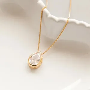 COLAR DE GOTA CAIXA ALTA