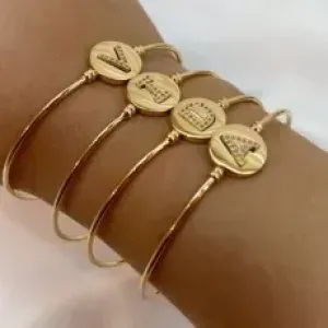 BRACELETE COM LETRA CRAVEJADO