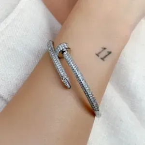 BRACELETE DE PREGO CRAVEJADO