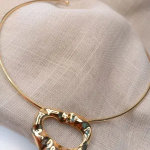 CHOCKER ARO COM PINGENTE ORGANICO