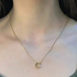 COLAR LETRA C COM ZIRCONIA