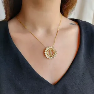 COLAR MANDALA DE LETRA CRAVEJADA CHUVERINHO