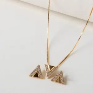 COLAR TRIANGULO CARVEJADO