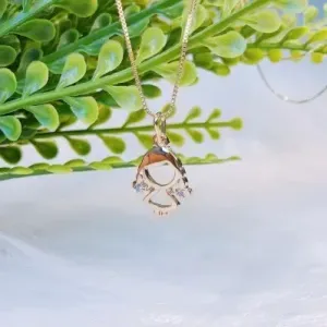 PINGENTE DE MENINA TRANÇA