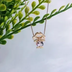 PINGENTE MENINA COM PEDRA CRISTAL ROSA G