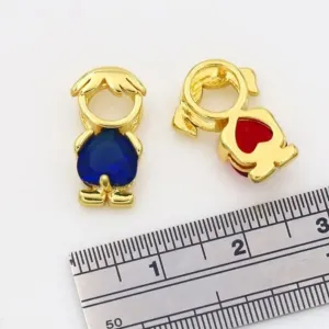 PINGENTE MENINO COM PEDRA CRISTAL SAFIRA P
