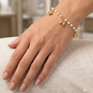 PULSEIRA DE PEROLA COM CORAÇÃO PENDURADO
