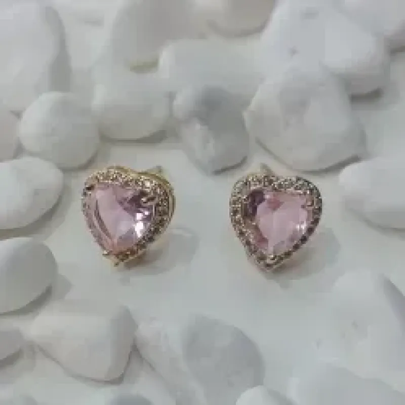 BRINCO CORAÇÃO PEDRA ROSA  CRAVEJADO P