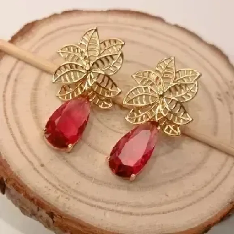 BRINCO FLOR COM GOTA RUBY