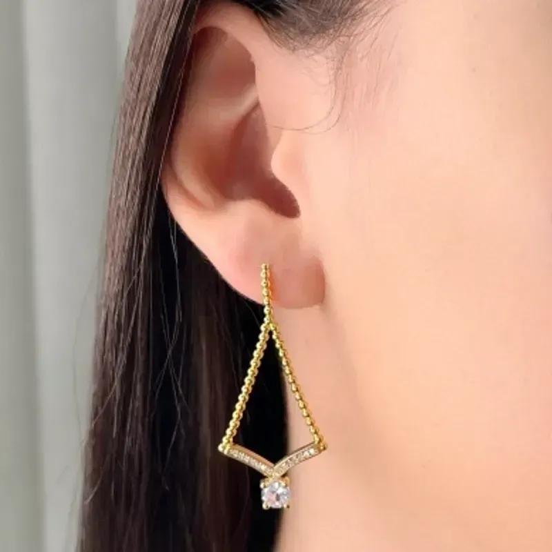 BRINCO GRANDE COM ZIRCONIA E PONTO DE LUZ