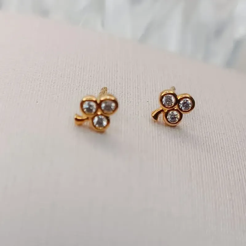 BRINCO UVA CRAVEJADO TARRACHA BABY