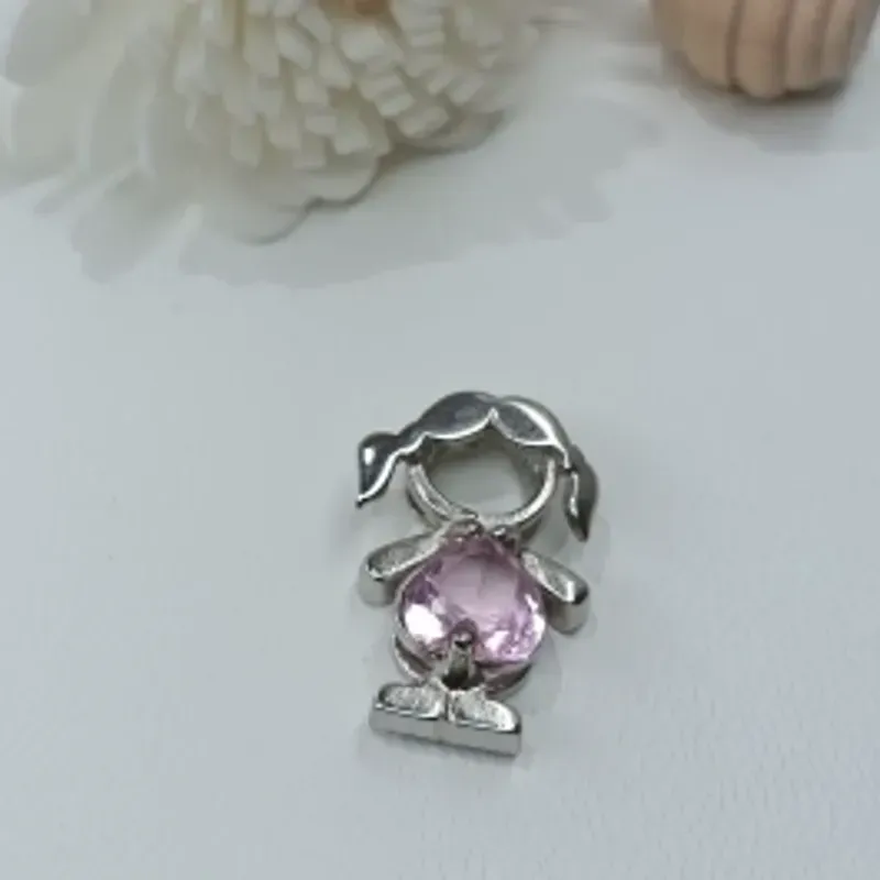PINGENTE MENINA COM PEDRA CRISTAL ROSA G