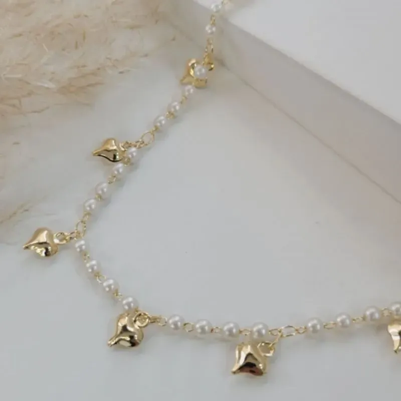 PULSEIRA DE PEROLA COM CORAÇÃO PENDURADO
