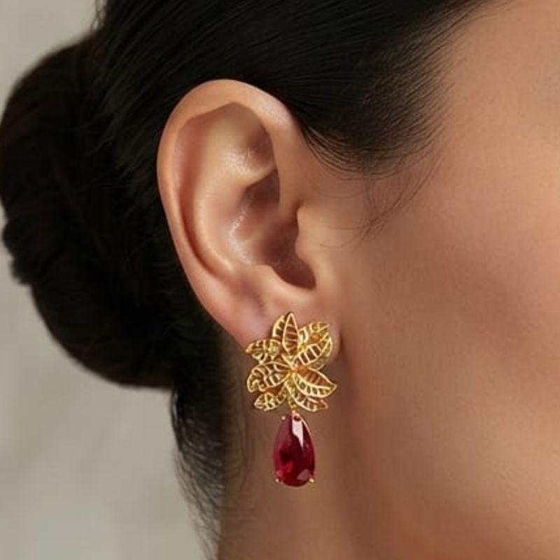 BRINCO FLOR COM GOTA RUBY
