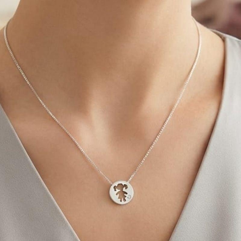 COLAR MOEDINHA E MENINA COM ZIRCONIA