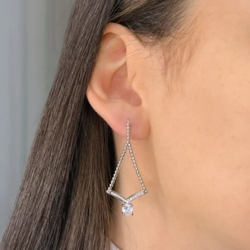 BRINCO GRANDE COM ZIRCONIA E PONTO DE LUZ