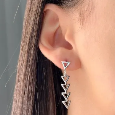 BRINCO TRIANGULOS PENDURADOS PRATA