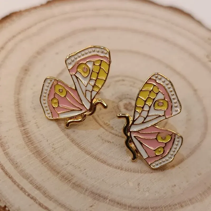 BRINCO DE BORBOLETA RESINADO BRANCO ,ROSA E AMARELO