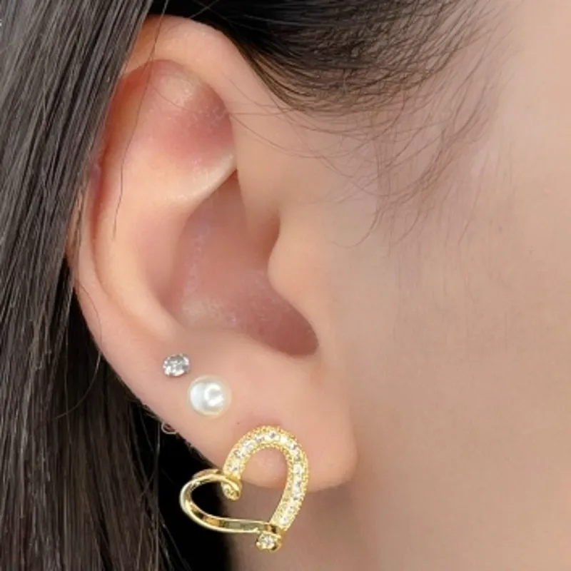 BRINCO DE CORAÇÃO COM ZIRCOIA LATERAL