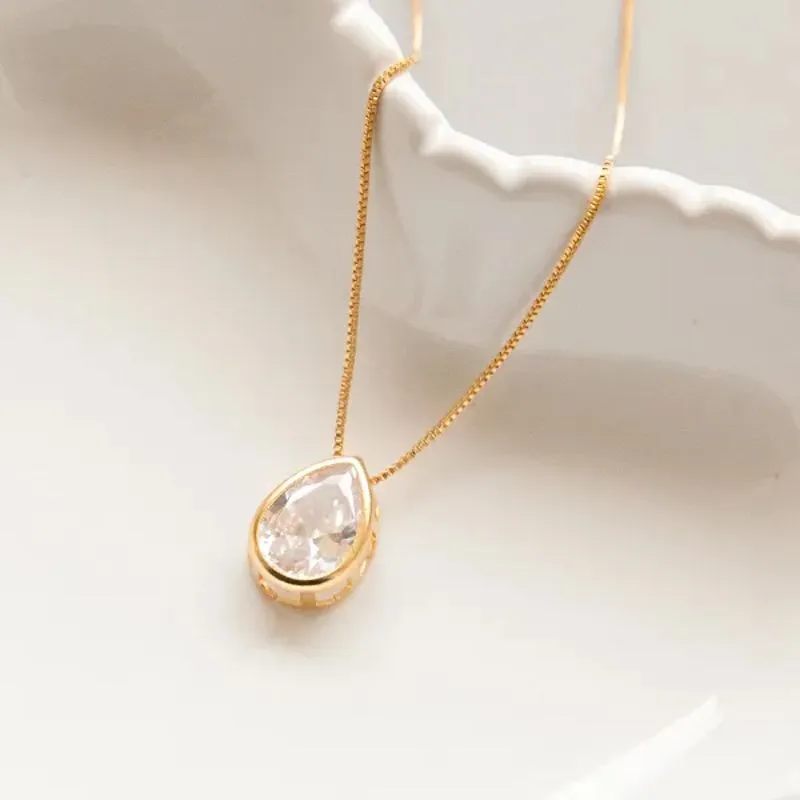 COLAR DE GOTA CAIXA ALTA