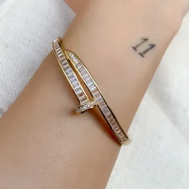 BRACELETE DE PREGO CRAVEJADO COM CRISTAL