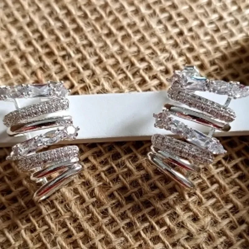 EARCUFF PODEROSO CRAVEJADO
