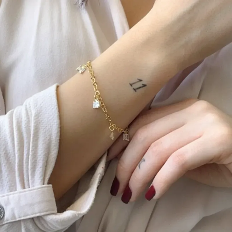 PULSEIRA ELO PORTUGUES COM QUADRADINHO EM ZIRCONIA