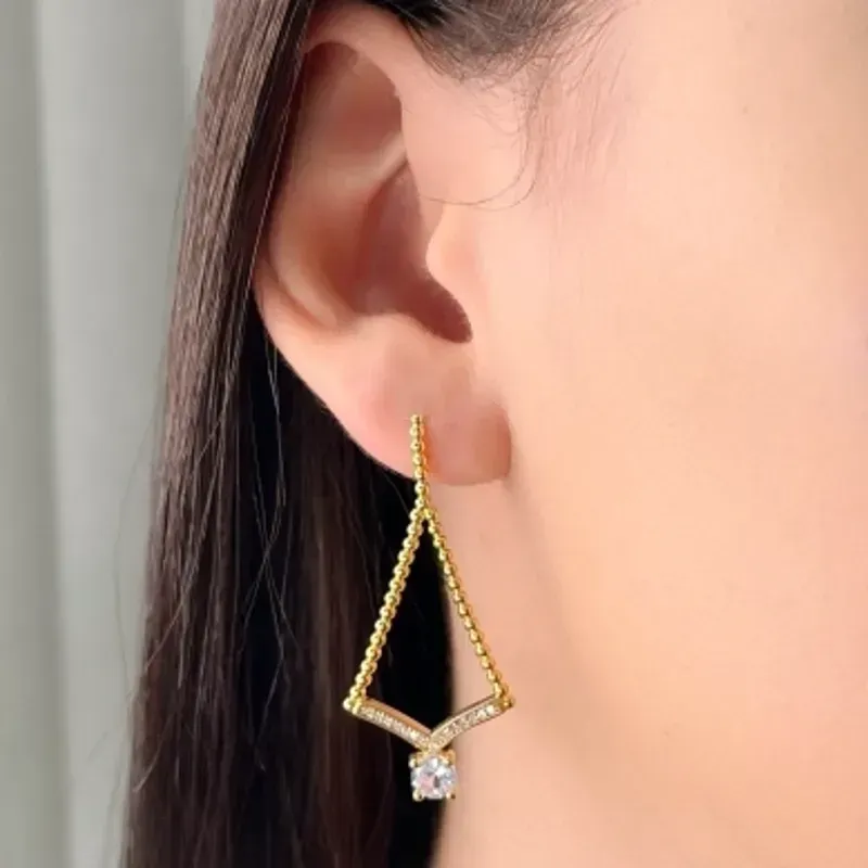 BRINCO GRANDE COM ZIRCONIA E PONTO DE LUZ