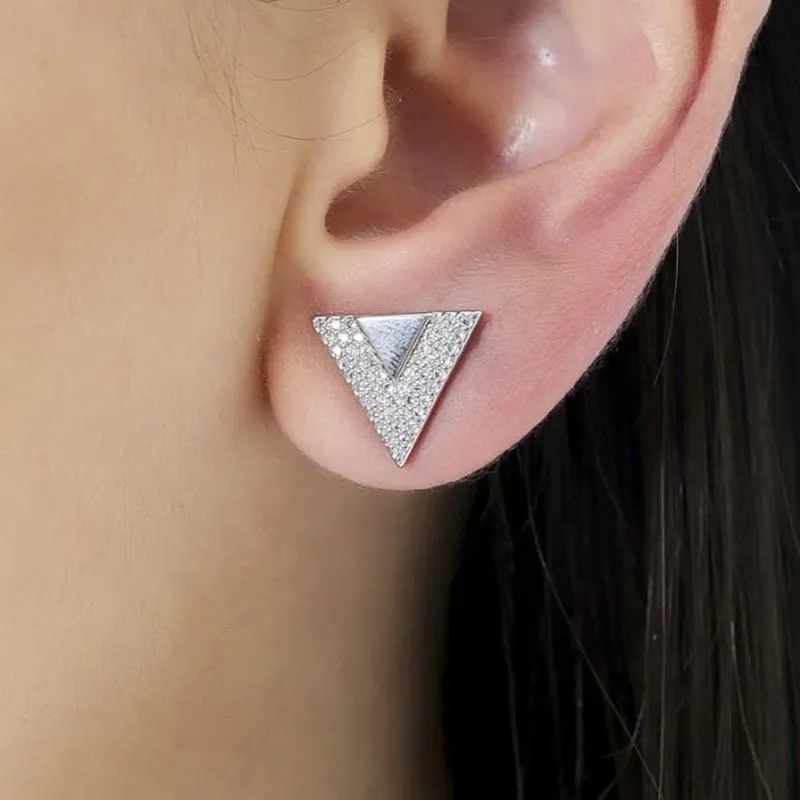 BRINCO TRIANGULO CRAVEJADO