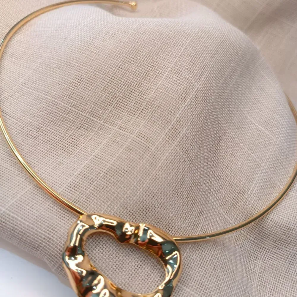 CHOCKER ARO COM PINGENTE ORGANICO