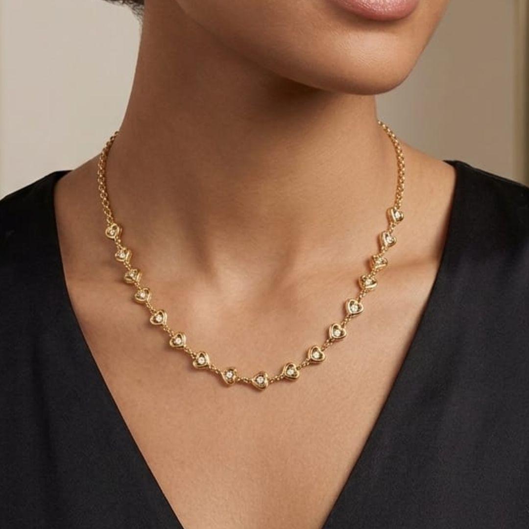 COLAR DE CORAÇÃO VAZADO COM 1 ZIRCONIA DENTRO
